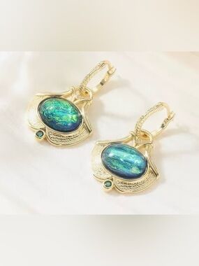New 18k Gold Ornate Hoops